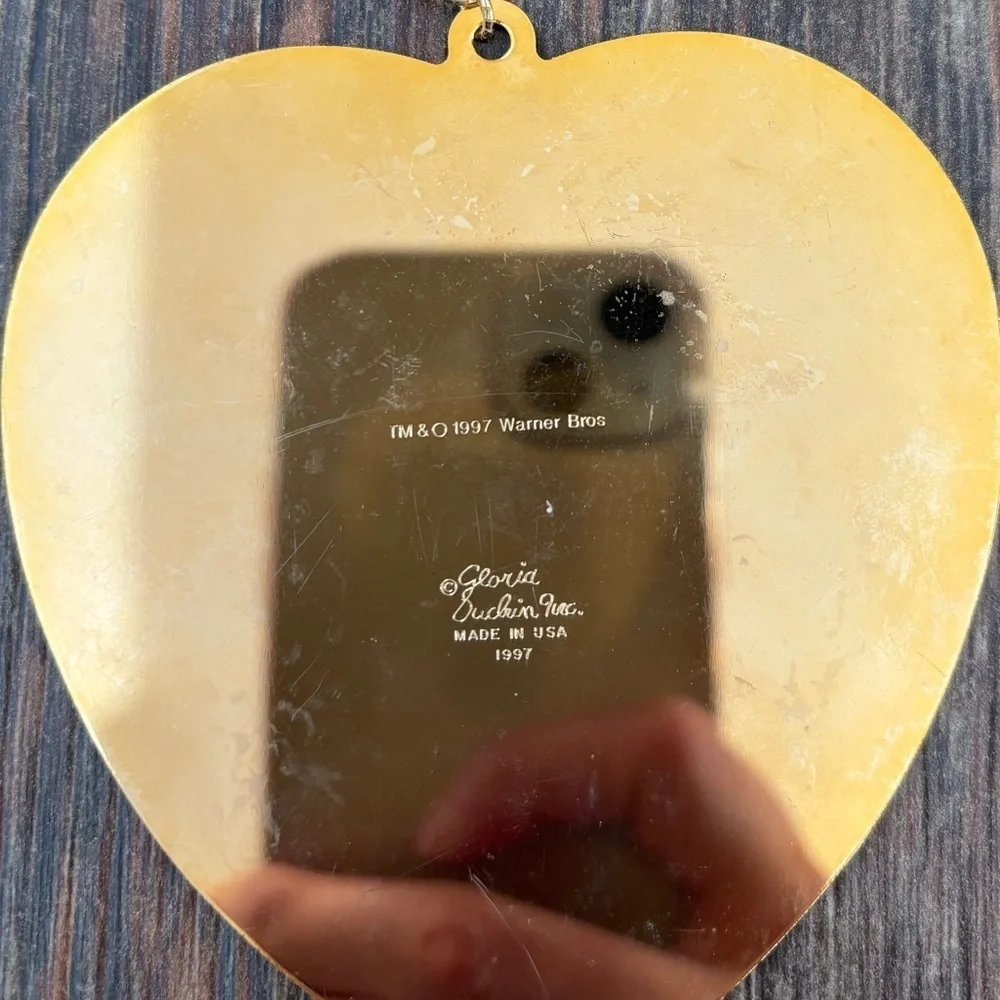 1997 Warner Bros. Looney Tunes Bugs Bunny Santa Gold Heart Christmas Ornament